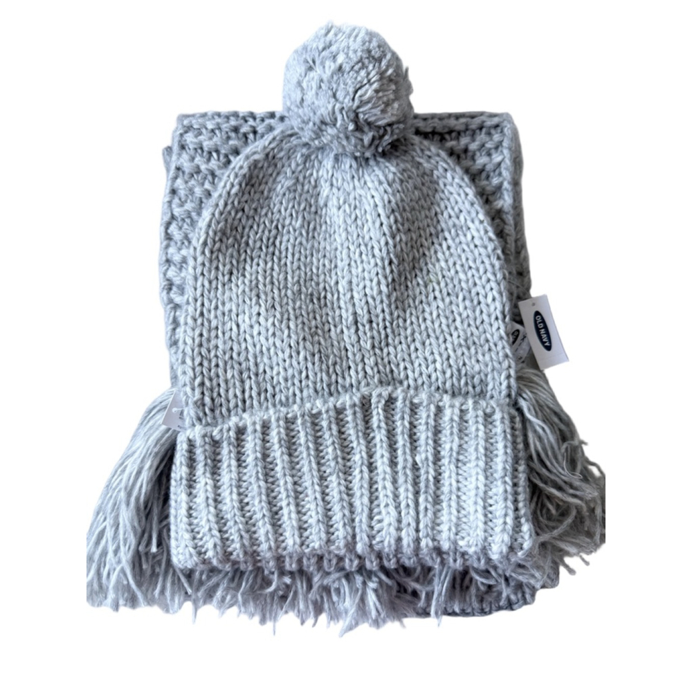 NWT Women’s Old Navy Gray Hat and Scarf Set